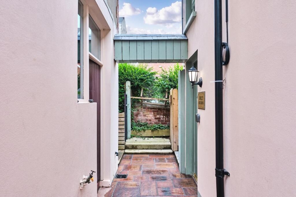 Twin Room | Exterior detail