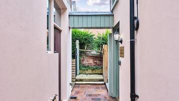 Twin Room | Exterior detail