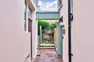 Twin Room | Exterior detail