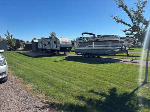 Fully set-up camper just steps away from the beautiful Missouri River.