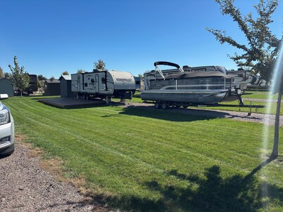 Fully set-up camper just steps away from the beautiful Missouri River.