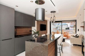 Private kitchen - Quartier Marriott - Superbe 3 pièces (Cannes)