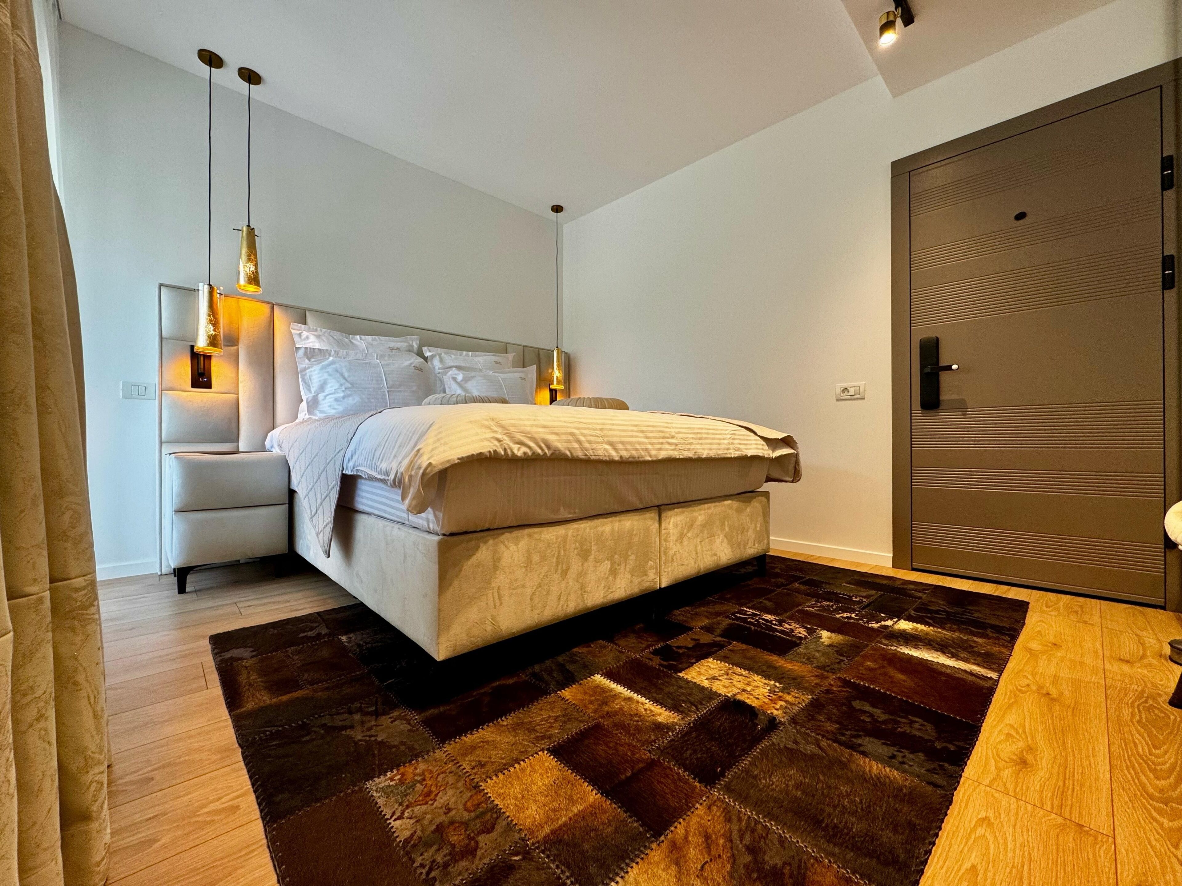 1 habitación, escritorio, tabla de planchar con plancha y wifi gratis 