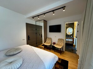 1 habitación, escritorio, tabla de planchar con plancha y wifi gratis 