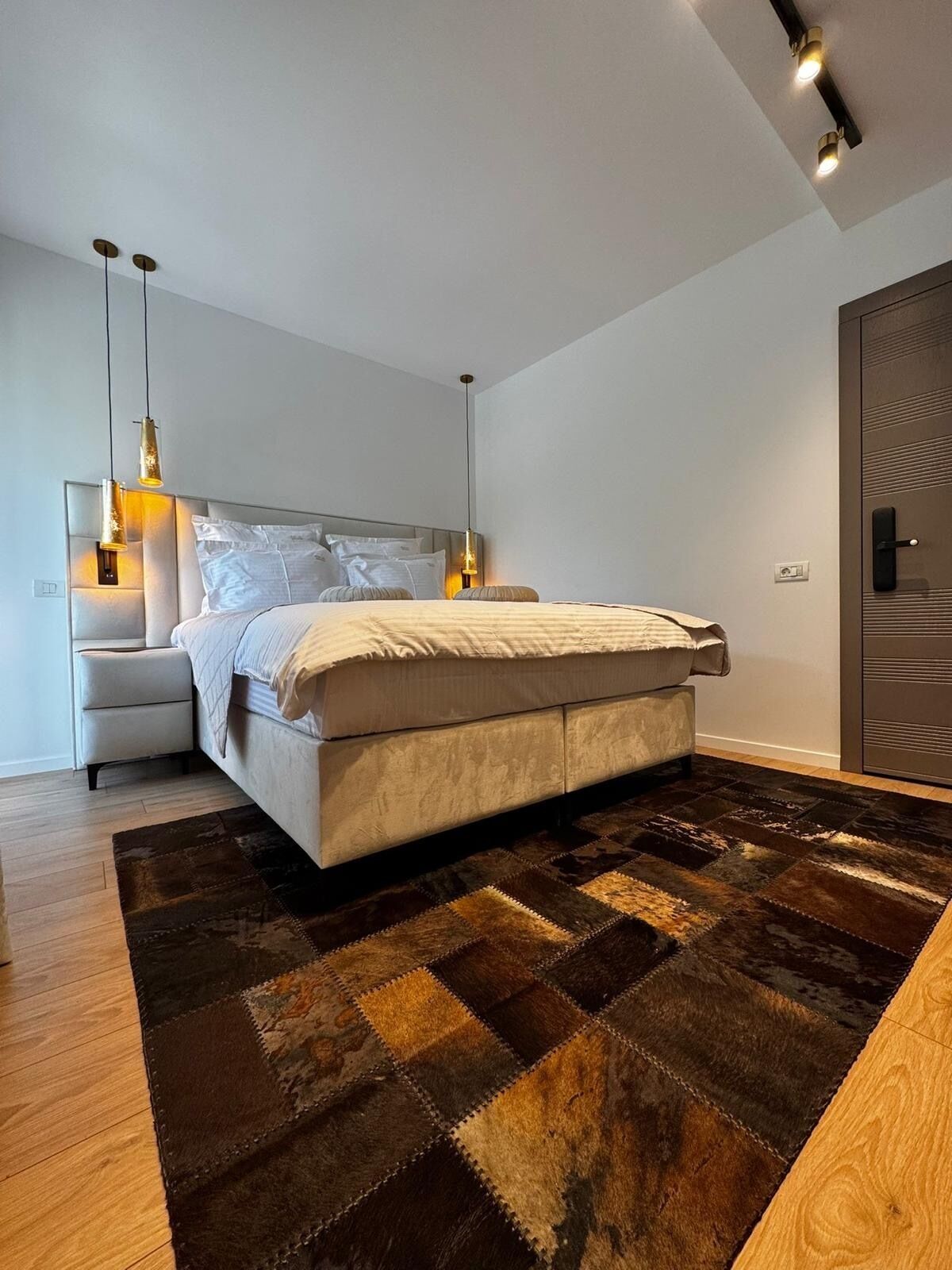 1 habitación, escritorio, tabla de planchar con plancha y wifi gratis 