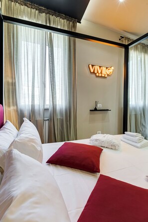 Iron/ironing board, WiFi, bed sheets - VIVILO COLLECTION - Vivilo Roma Trevi (Terrace+Jacuzzi) Close to Trevi Fountain (Roma)