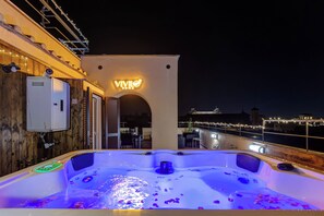 Outdoor spa tub - VIVILO COLLECTION - Vivilo Roma Trevi (Terrace+Jacuzzi) Close to Trevi Fountain (Roma)