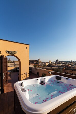 Outdoor spa tub - VIVILO COLLECTION - Vivilo Roma Trevi (Terrace+Jacuzzi) Close to Trevi Fountain (Roma)