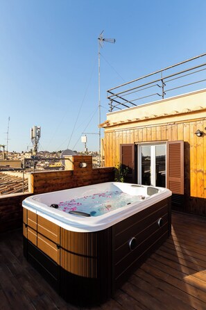 Outdoor spa tub - VIVILO COLLECTION - Vivilo Roma Trevi (Terrace+Jacuzzi) Close to Trevi Fountain (Roma)