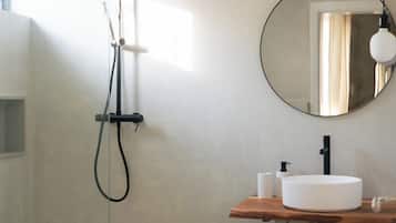 Apartment | Bathroom | Hair dryer, towels, soap, shampoo