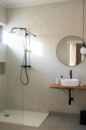 Apartamento | Baño | Secador de pelo, toallas, jabón y champú