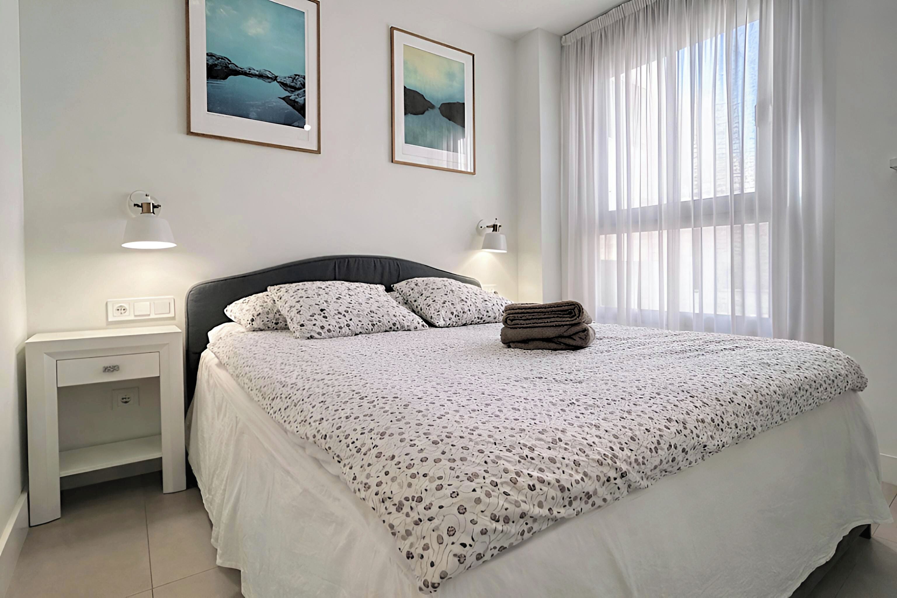 Iron/ironing board, WiFi, bed sheets