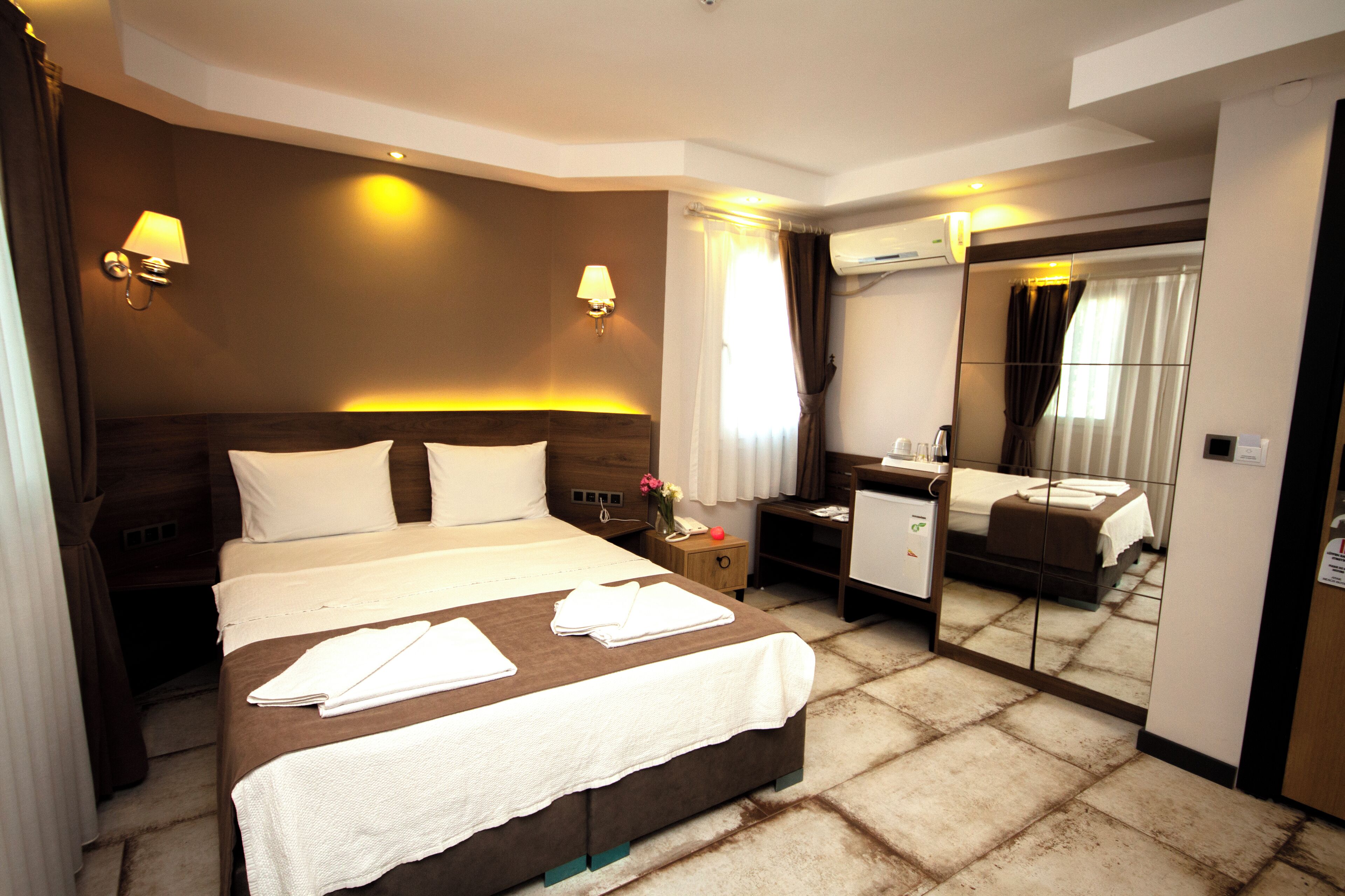 Coffres-forts dans les chambres, fer et planche à repasser