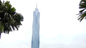 2 piscinas cubiertas (de 07:00 a 22:00), sombrillas, tumbonas