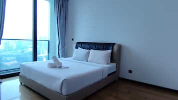 Suite de luxe, 3 dormitoris, vistes a la ciutat | Roba de llit hipoal·lergògena, wifi gratuïta i roba de llit