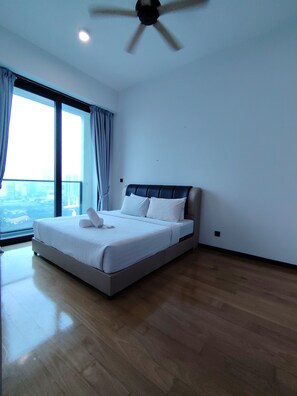 Luksussuite, 3 soverom, byutsikt | Allergitestet sengetøy, wi-fi (inkludert) og sengetøy