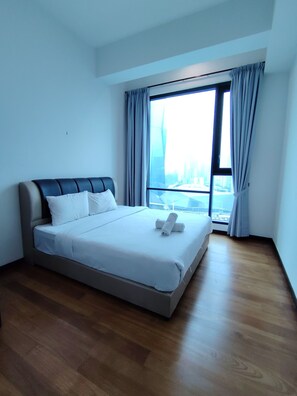 Luxury Suite, 3 Bedrooms, City View | Hypo-allergenic bedding, free WiFi, bed sheets - Kuala Lumpur Suite at Opus Residence (Kuala Lumpur)