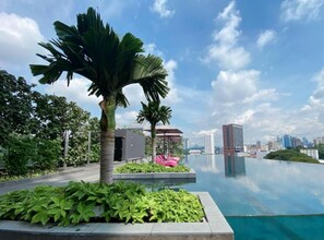 2 indoor pools, open 7:00 AM to 10:00 PM, pool umbrellas, sun loungers - Kuala Lumpur Suite at Opus Residence (Kuala Lumpur)