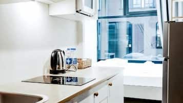 Comfort Apartment, City View | Private kitchen | Fridge, microwave, stovetop, cookware/dishes/utensils