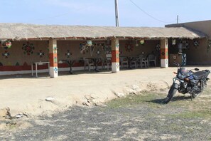 Terrace/patio - Rann Roshni Homestay – Family Friendly Stay in Kutch 6 (Bhirandiara)