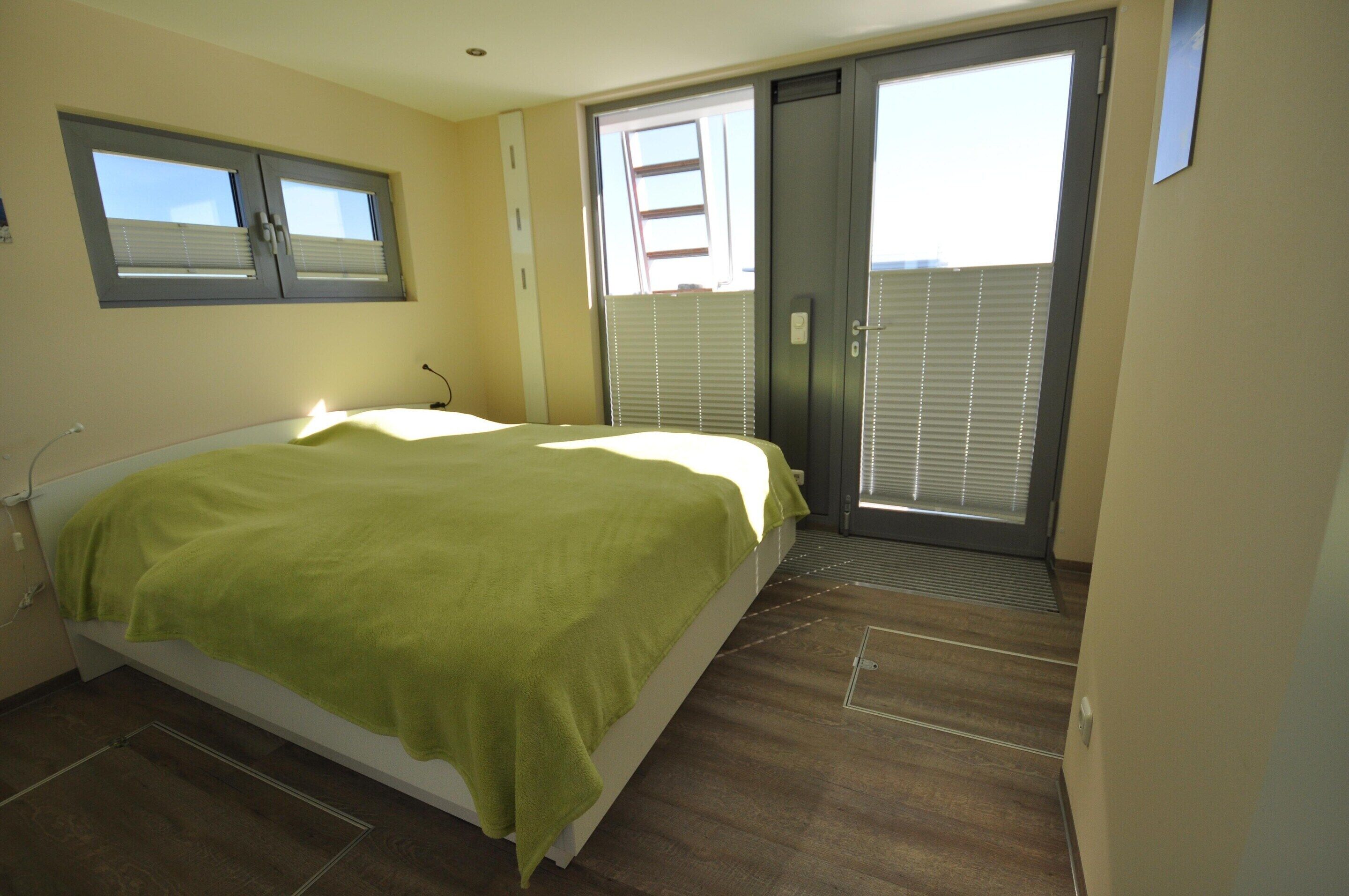 Mobil Karavan | 1 kamar tidur dan dilengkapi dengan perabotan berbeda-beda