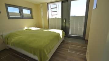 Mobil Karavan | 1 kamar tidur dan dilengkapi dengan perabotan berbeda-beda