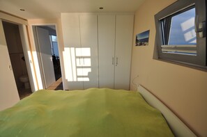 Mobile Home | 1 bedroom, individually furnished - Hausboot im Stadthafen in Ribnitz-damgarten (Ribnitz-Damgarten)