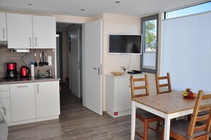 Mobile Home | Private kitchen - Hausboot Paula mit Reisekajak in Ribnitz-damgarten (Ribnitz-Damgarten)