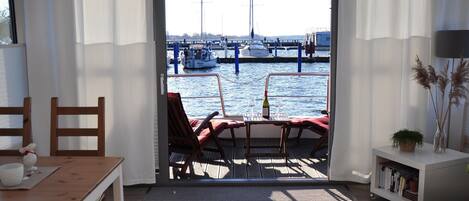 ラグジュアリー モバイルホーム | リビングルーム