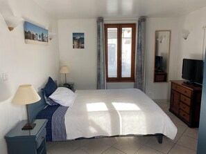 Iron/ironing board, internet, bed sheets