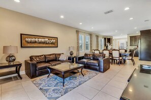 Smart TV, video games - 25% Off 8BR Villa w/Private Pool/Spa/Game & Movie Room! (Kissimmee)