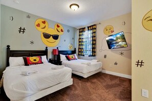 Bügeleisen/Bügelbrett, Reisekinderbett