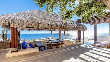 House | Terrace/patio