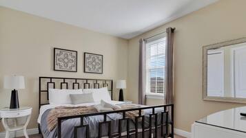 Iron/ironing board, travel crib