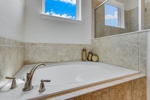 Hair dryer - Best 9BR Deal in Encore! Mansion with Magic Touch (Kissimmee)