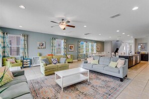 Smart TV, video games - Best 9BR Deal in Encore! Mansion with Magic Touch (Kissimmee)