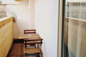 Outdoor dining - Vinessa Apartment - Relaxation in the heart of Toscolano (Provincia di Brescia)