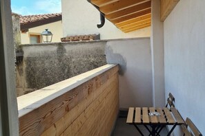 Outdoor dining - Vinessa Apartment - Relaxation in the heart of Toscolano (Provincia di Brescia)