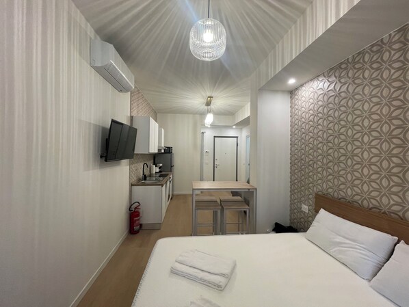 Silitysrauta/-lauta, ilmainen Wi-Fi, vuodevaatteet