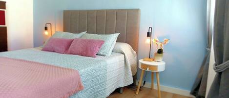 Iron/ironing board, WiFi, bed sheets