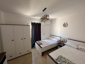 3 Schlafzimmer, Bügeleisen/Bügelbrett