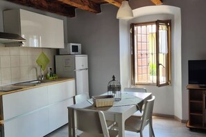 Dining - Ander Apartment - Comfort and tranquility near the lake (Provincia di Brescia)