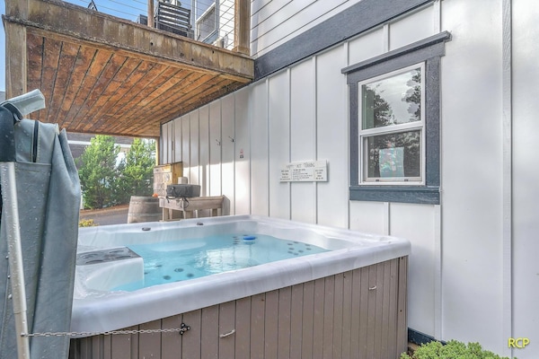 Cozy Hot Tub