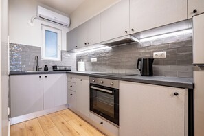 Fridge, oven, stovetop, dishwasher - Athens Balcony - 2 BDRM Central Apartment by MPS (Athina)