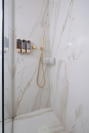 Hair dryer, towels, soap, shampoo - Athens Balcony - 2 BDRM Central Apartment by MPS (Athina)