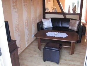 TV - Room 'Ferienzimmer Hühnernest Hirtenweg 3' with Wi-Fi (Zingst)