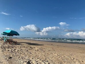 Beach nearby, sun-loungers - LIV Sea Cottage, Boat dock, Pool, Golf! (Port Isabel)