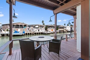 Outdoor dining - LIV Sea Cottage, Boat dock, Pool, Golf! (Port Isabel)