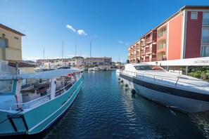 Marina - L'Escapade du Port T2 air-conditioned parking terrace harbor view (Grimaud)