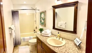 Shower, hair dryer, towels, soap - Forks Home in the Forest Hot Tub 3 bedroom plus bonus bed/office 2.5 bath (Forks)
